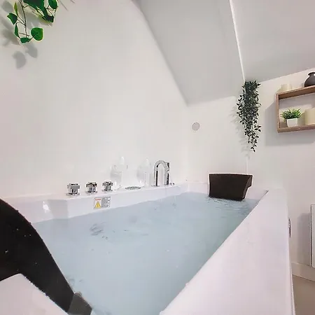 Evasion Amoureuse Avec Balneo Romantique Sete